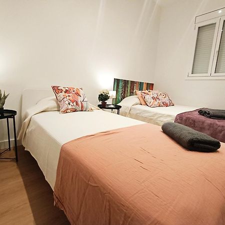 By Universitat Private Rooms Barcelona Eksteriør bilde