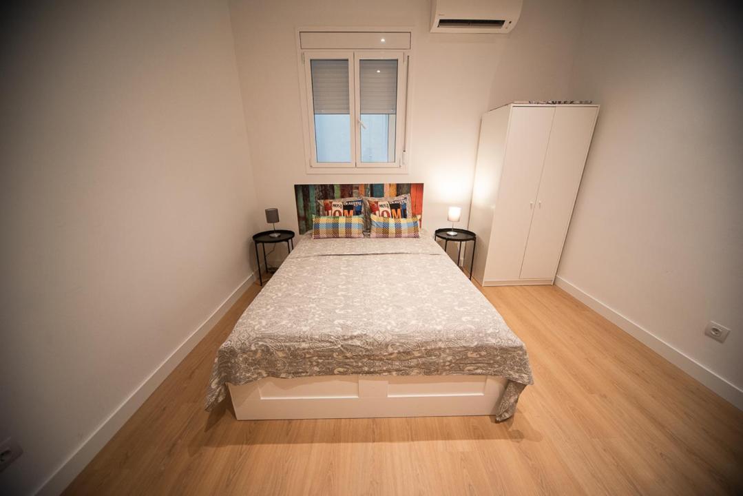 By Universitat Private Rooms Barcelona Eksteriør bilde