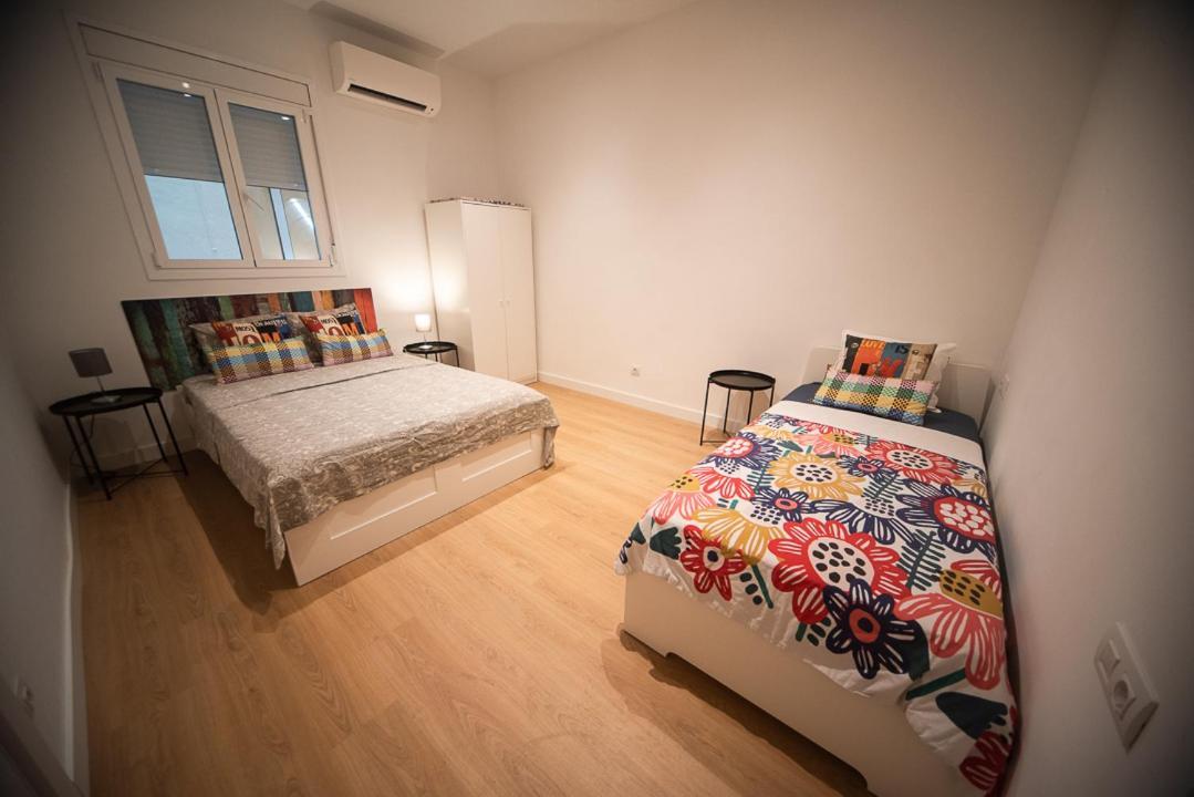 By Universitat Private Rooms Barcelona Eksteriør bilde
