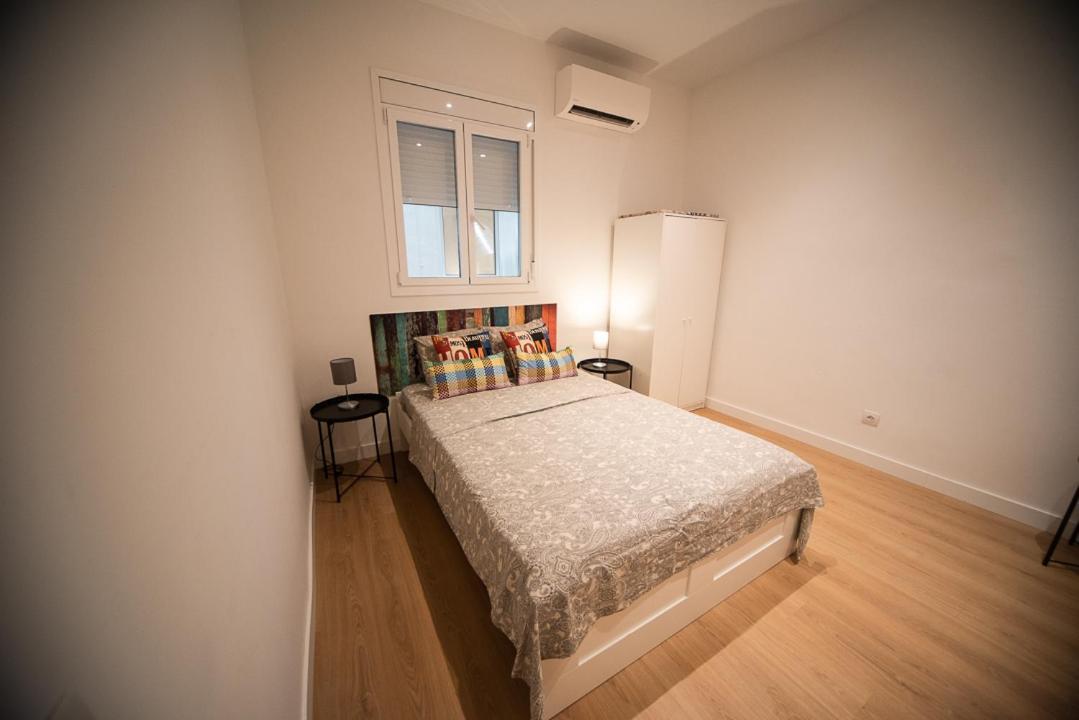 By Universitat Private Rooms Barcelona Eksteriør bilde