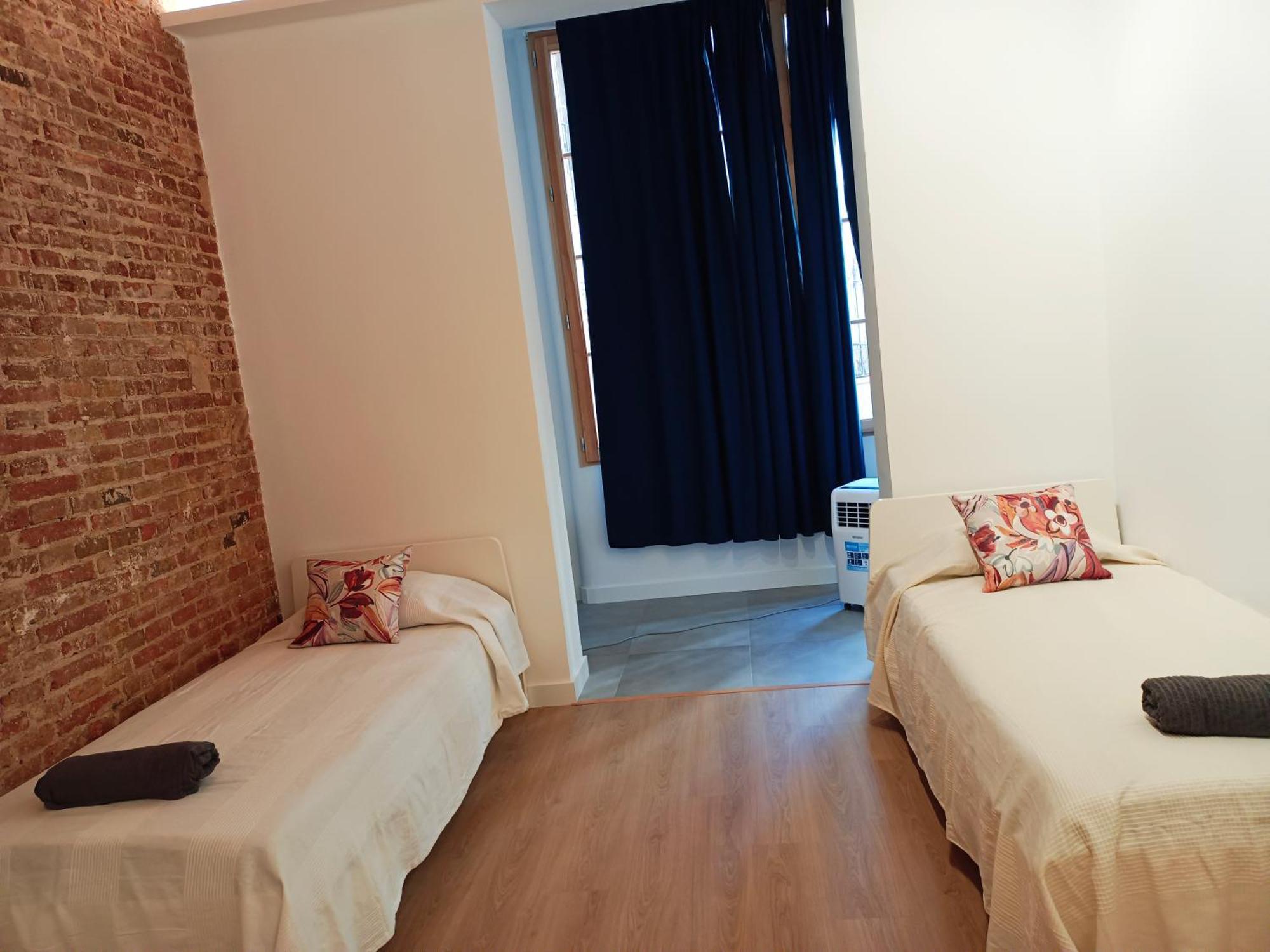 By Universitat Private Rooms Barcelona Eksteriør bilde