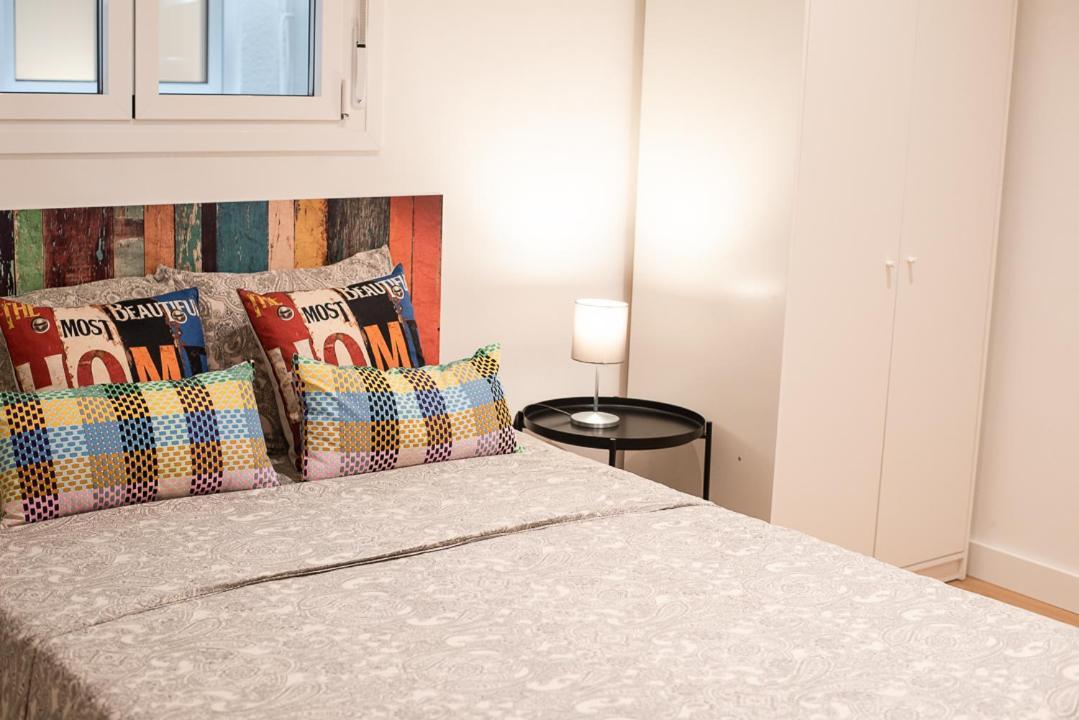 By Universitat Private Rooms Barcelona Eksteriør bilde
