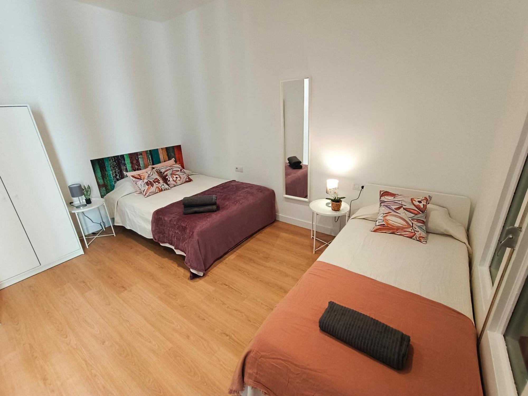 By Universitat Private Rooms Barcelona Eksteriør bilde