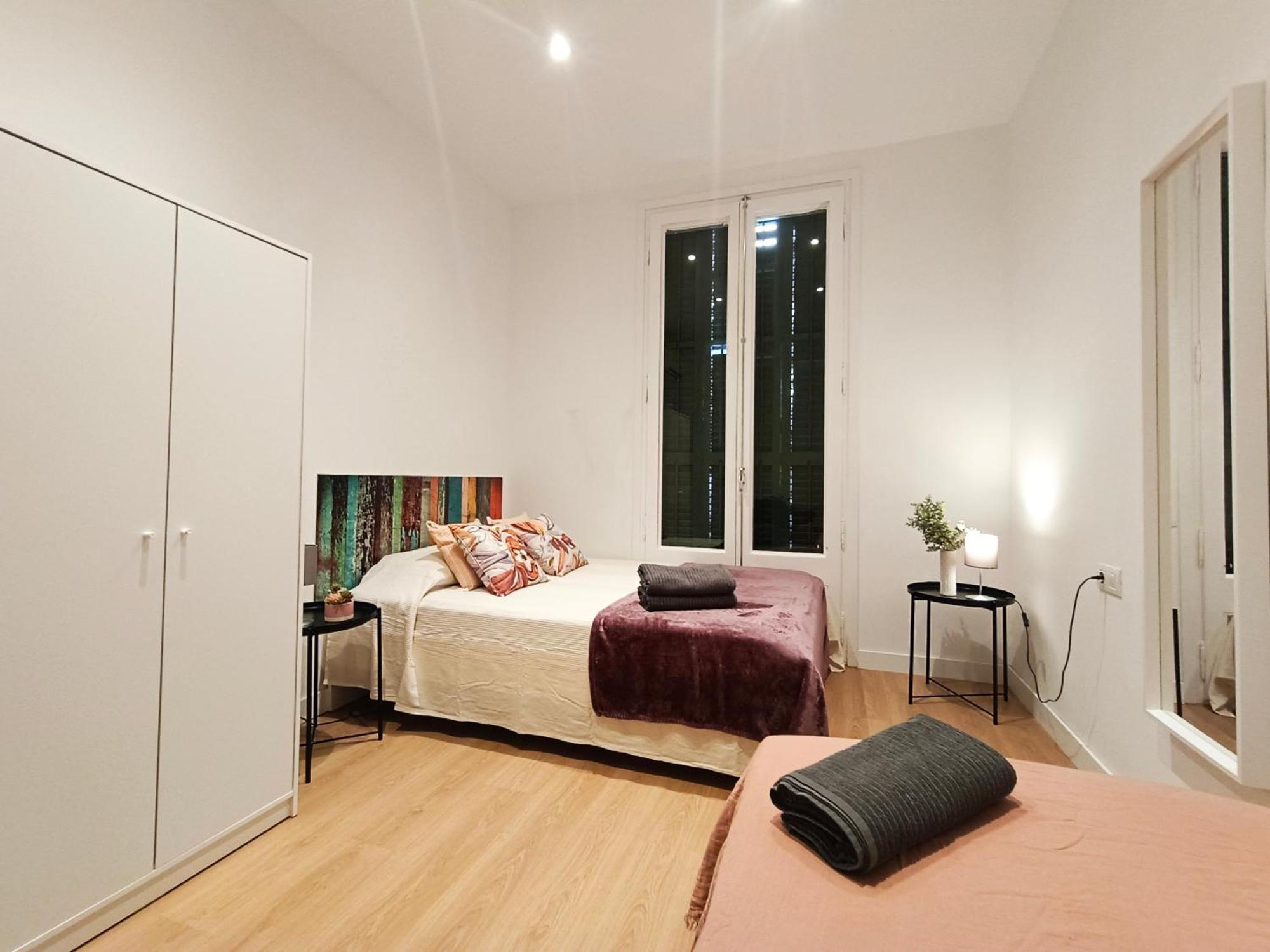 By Universitat Private Rooms Barcelona Eksteriør bilde