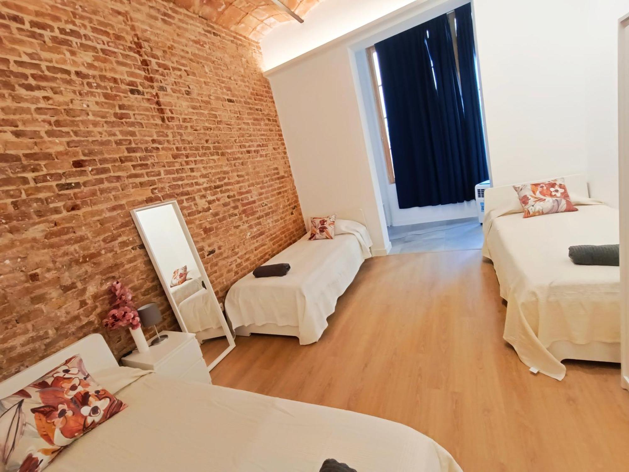 By Universitat Private Rooms Barcelona Eksteriør bilde